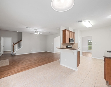 6118 Pine Lakes Drive - Photo Thumbnail 7