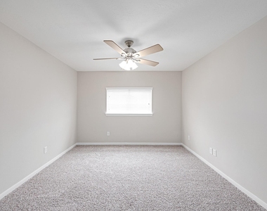 6118 Pine Lakes Drive - Photo Thumbnail 18