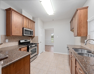 6118 Pine Lakes Drive - Photo Thumbnail 6
