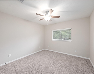 6118 Pine Lakes Drive - Photo Thumbnail 21