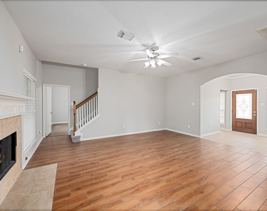 6118 Pine Lakes Drive - Photo Thumbnail 13