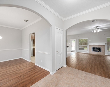 6118 Pine Lakes Drive - Photo Thumbnail 2