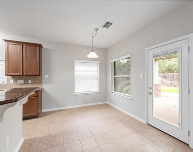 6118 Pine Lakes Drive - Photo Thumbnail 8