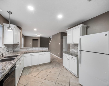 6803 Highwind Bend Lane - Photo Thumbnail 7