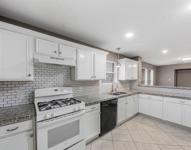 6803 Highwind Bend Lane - Photo Thumbnail 9