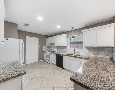 6803 Highwind Bend Lane - Photo Thumbnail 8