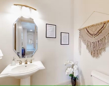 404 W 16th Street - Photo Thumbnail 16