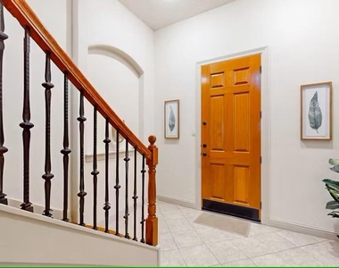 404 W 16th Street - Photo Thumbnail 4