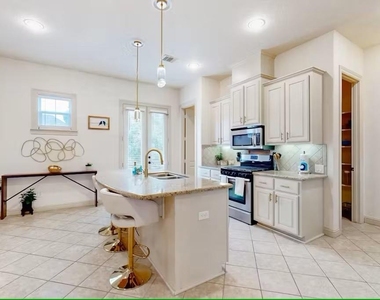 404 W 16th Street - Photo Thumbnail 2