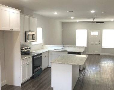 9218 Nyssa Avenue - Photo Thumbnail 2
