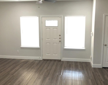 9218 Nyssa Avenue - Photo Thumbnail 6