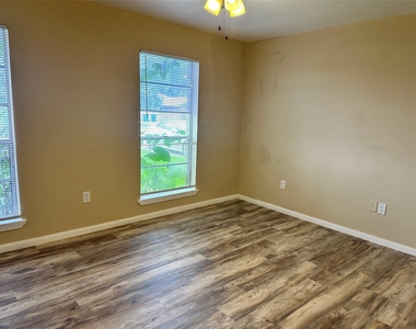 615 Cole Street - Photo Thumbnail 9