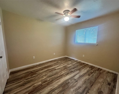 615 Cole Street - Photo Thumbnail 15