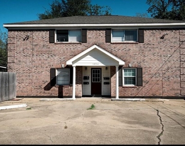 1014 23rd Street E - Photo Thumbnail 6