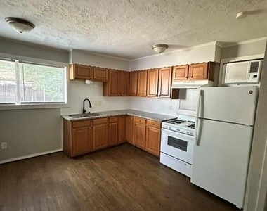 1014 23rd Street E - Photo Thumbnail 1