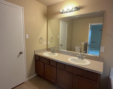 811 Lovebug Lane - Photo Thumbnail 6