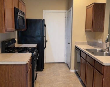 811 Lovebug Lane - Photo Thumbnail 4
