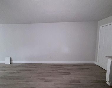 106 S 6th Street - Photo Thumbnail 9