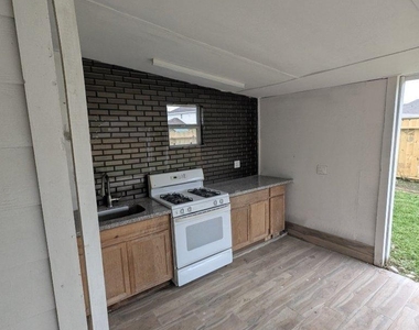 11906 Dinosaur Valley Drive - Photo Thumbnail 46