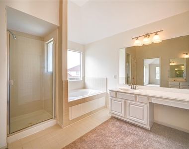 11906 Dinosaur Valley Drive - Photo Thumbnail 32
