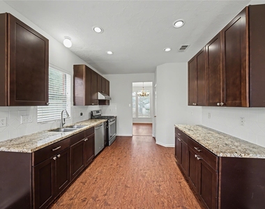 1202 Woodley Bend - Photo Thumbnail 14