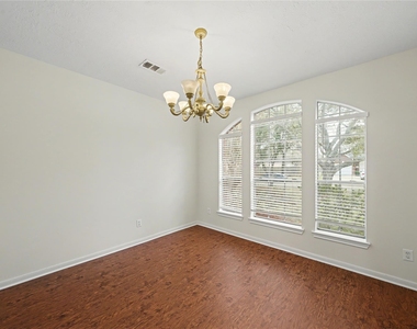 1202 Woodley Bend - Photo Thumbnail 8