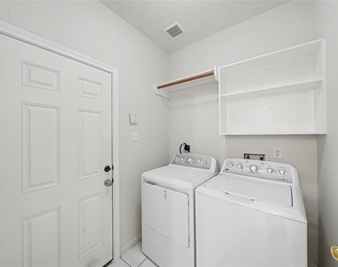 1202 Woodley Bend - Photo Thumbnail 5