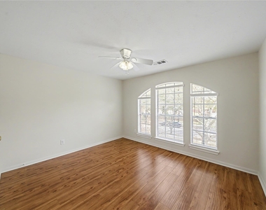 1202 Woodley Bend - Photo Thumbnail 32
