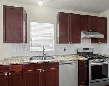 1202 Woodley Bend - Photo Thumbnail 15