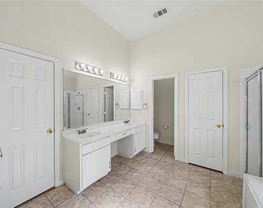 1202 Woodley Bend - Photo Thumbnail 20