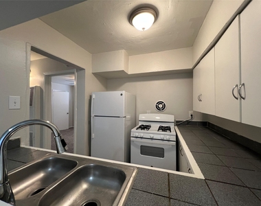 3629 N Macgregor Way - Photo Thumbnail 6
