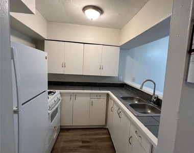3629 N Macgregor Way - Photo Thumbnail 5