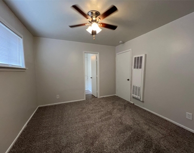 3629 N Macgregor Way - Photo Thumbnail 8