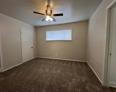 3629 N Macgregor Way - Photo Thumbnail 7