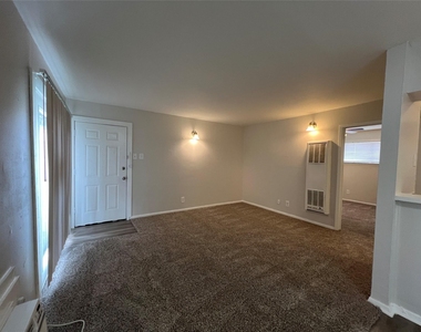 3629 N Macgregor Way - Photo Thumbnail 2
