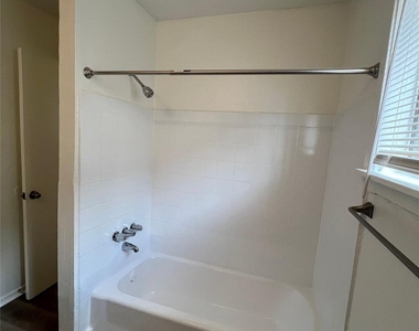 3629 N Macgregor Way - Photo Thumbnail 11