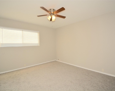 2121 Fountain View Drive - Photo Thumbnail 5