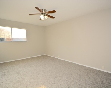 2121 Fountain View Drive - Photo Thumbnail 3
