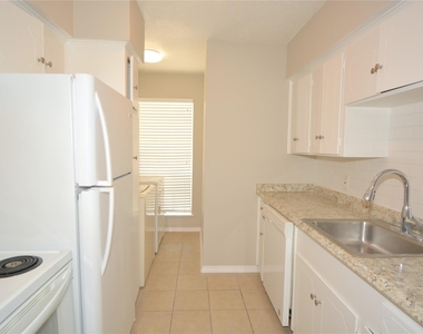 2121 Fountain View Drive - Photo Thumbnail 2