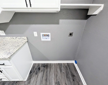 2015 Rosalee Street - Photo Thumbnail 10