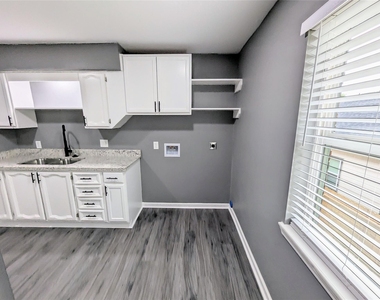 2015 Rosalee Street - Photo Thumbnail 1