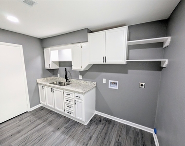 2015 Rosalee Street - Photo Thumbnail 8