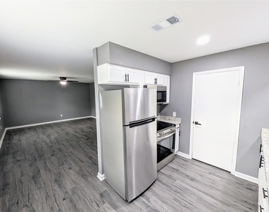 2015 Rosalee Street - Photo Thumbnail 3