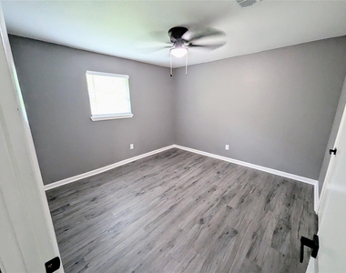 2015 Rosalee Street - Photo Thumbnail 12