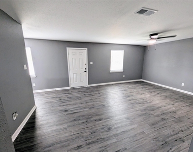 2015 Rosalee Street - Photo Thumbnail 7