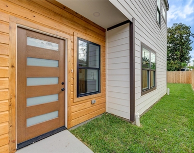 4554 Newberry Street - Photo Thumbnail 2