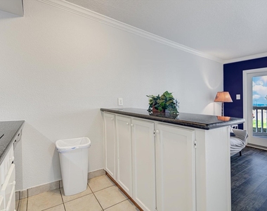 6300 Seawall Boulevard - Photo Thumbnail 9