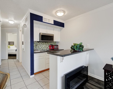 6300 Seawall Boulevard - Photo Thumbnail 6
