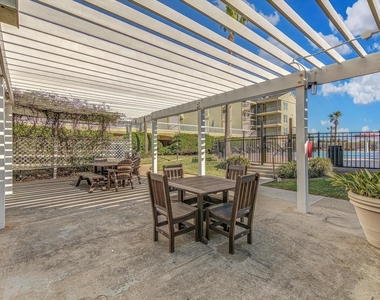 6300 Seawall Boulevard - Photo Thumbnail 25