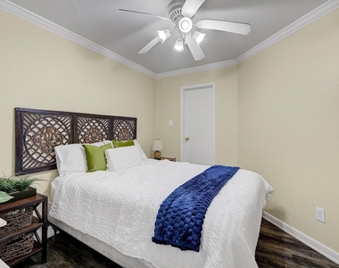 6300 Seawall Boulevard - Photo Thumbnail 11